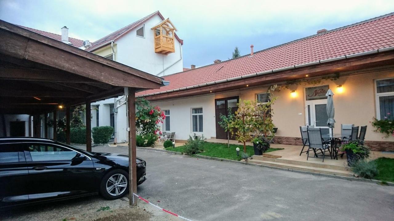 Nobilis Apartman Eger Luaran gambar